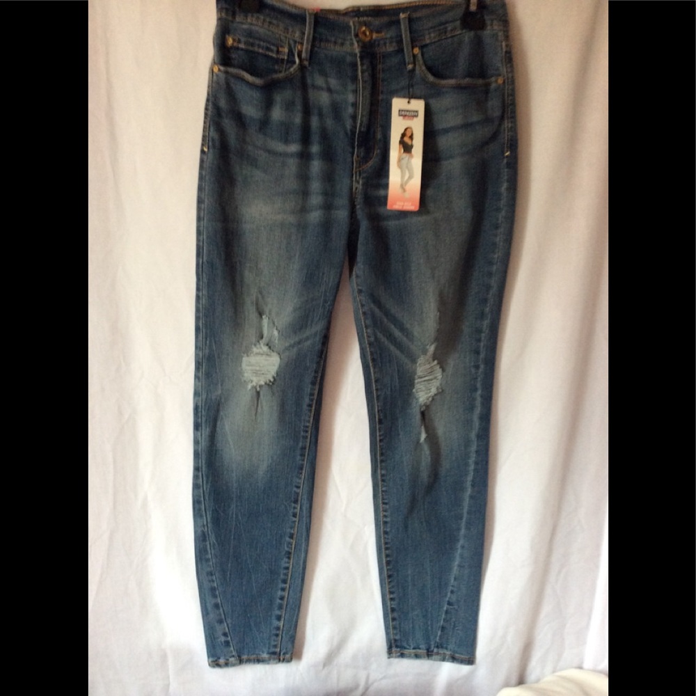 Levi’s High Rise stretch Distress Jeans